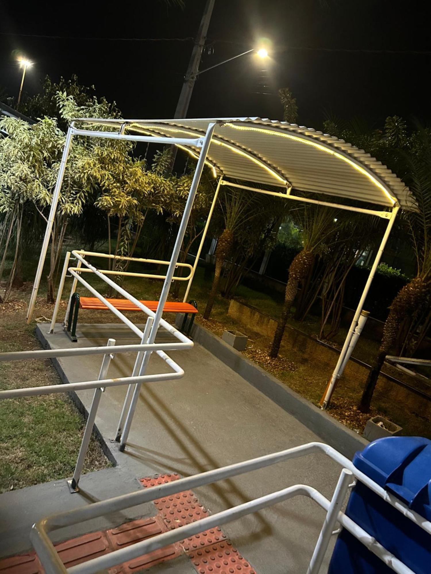 Ap Completo Vista Para Rua Arcond Wifi Piscina ロンドリーナ エクステリア 写真
